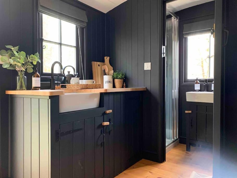 Cornwall Woodland Shepherd'S Hut - Dennis Hut 博德明 外观 照片