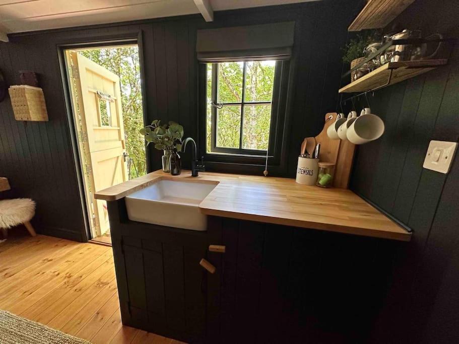 Cornwall Woodland Shepherd'S Hut - Dennis Hut 博德明 外观 照片