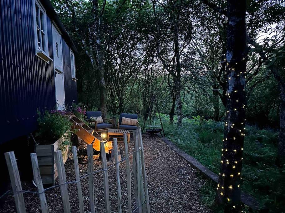 Cornwall Woodland Shepherd'S Hut - Dennis Hut 博德明 外观 照片